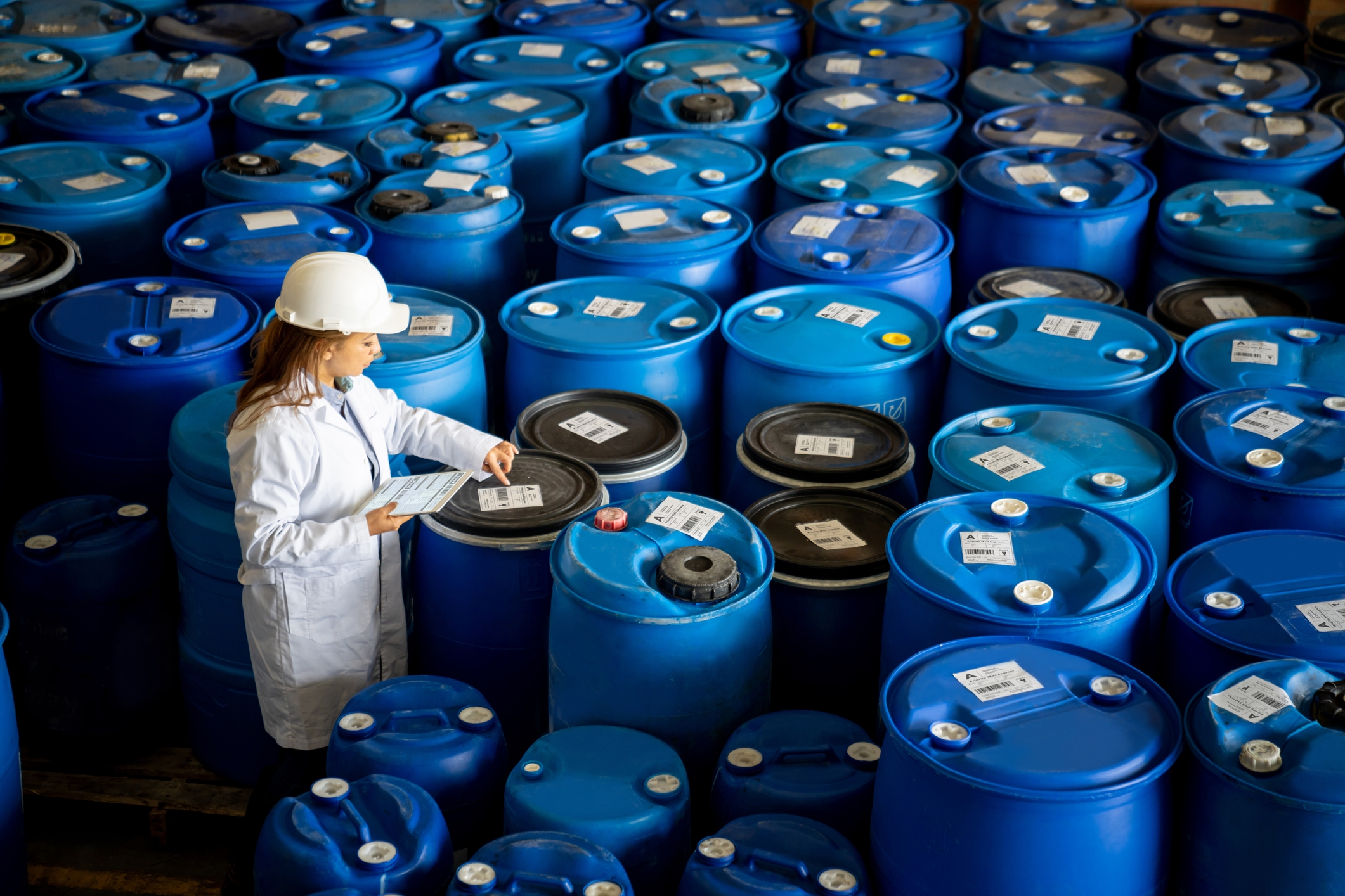 Supervisor for the quality control of a warehouse of chemical drums