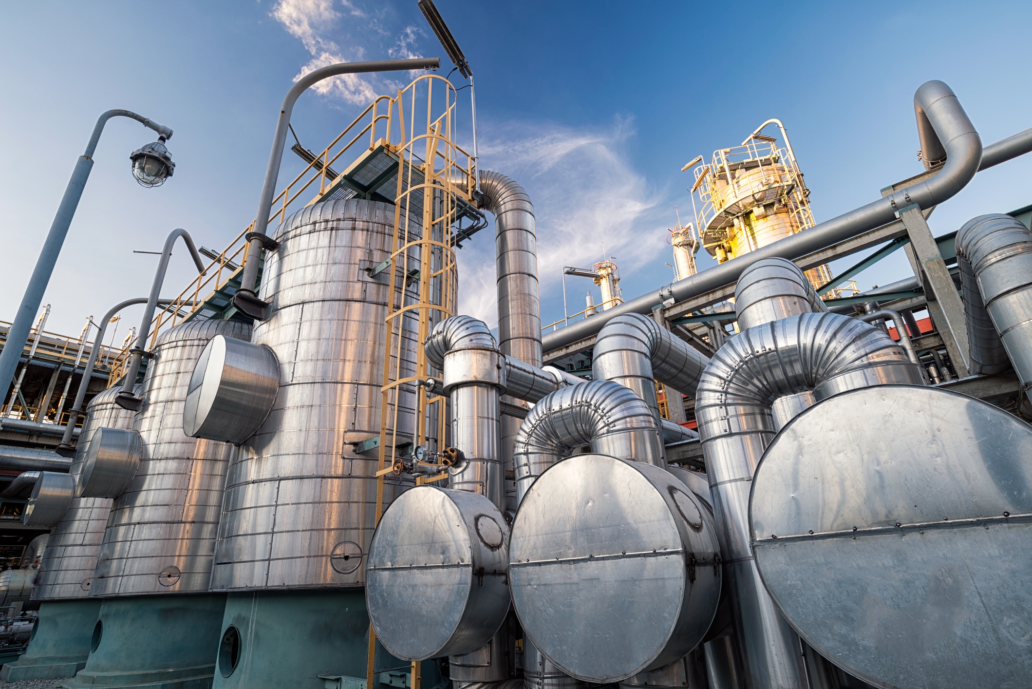 Molecular powder sugar screen dehydration system : Oil and gas refinery
